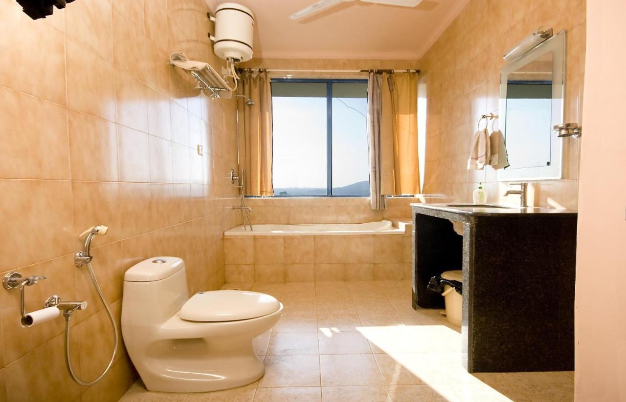 Amazing Hilltop 4 Bhk Villa With Private Pool Near Candolim Exterior photo